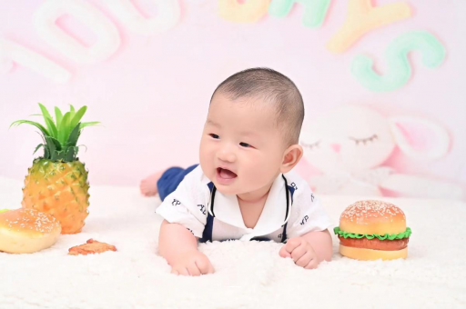 桂林宝宝在妈妈肚子里